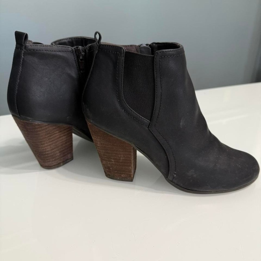 Fergie Black Leather Ankle Boots • Block Heel‎ • Size 8.5